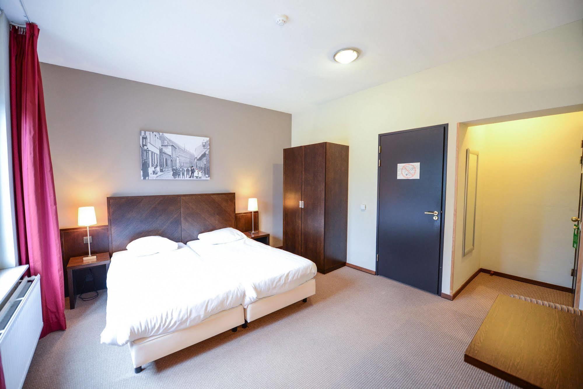 Hotel Munten Weert Exterior photo